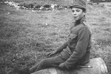 Altes schwarz/weiss Foto mit einem Jungen