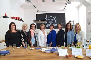 v.l.n.r.: B. Ecker (EPAMEDIA), P. Fuchs (Familie Rockt), S. Soumelidis (Microsoft), H.Navid (Ich Koche), E.Pölzl (Moderation), S.Grubmüller (Bösendorfer), K. Mistelbauer (Orthomol)